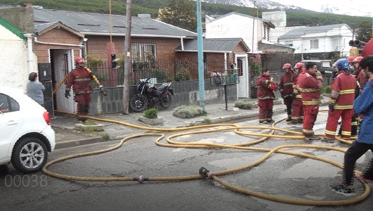 PRINCIPIO DE INCENDIO POR EL BARRIO MALVINAS