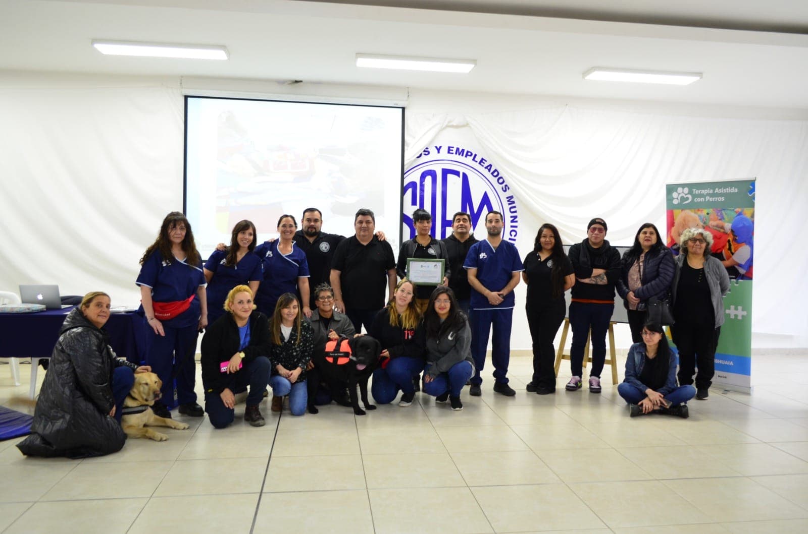 TERAPIA ASISTIDA CON PERROS EN EL SOEM