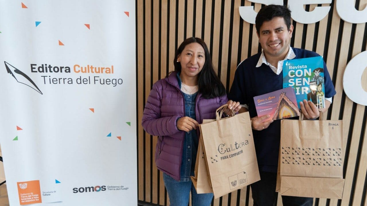 ENTREGA DE LIBROS DE LA EDITORA CULTURAL