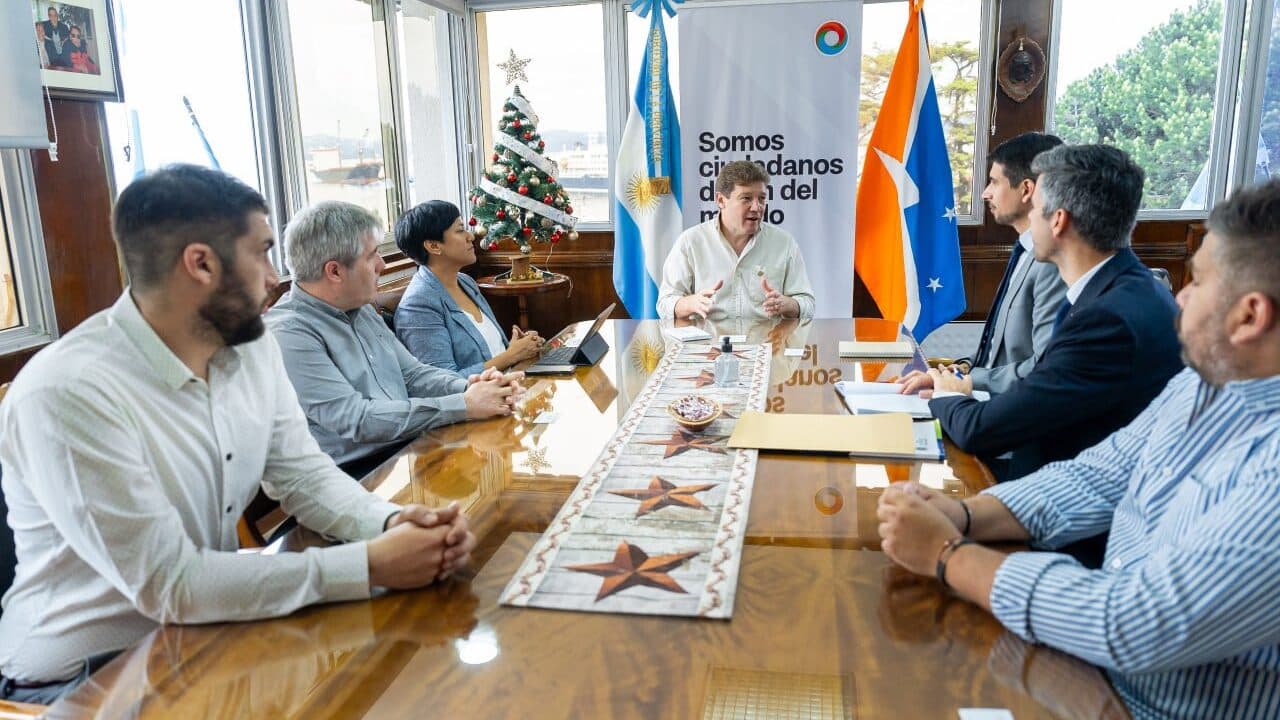 REUNIÓN DE EL GOBERNADOR CON REPRESENTANTES DE USA