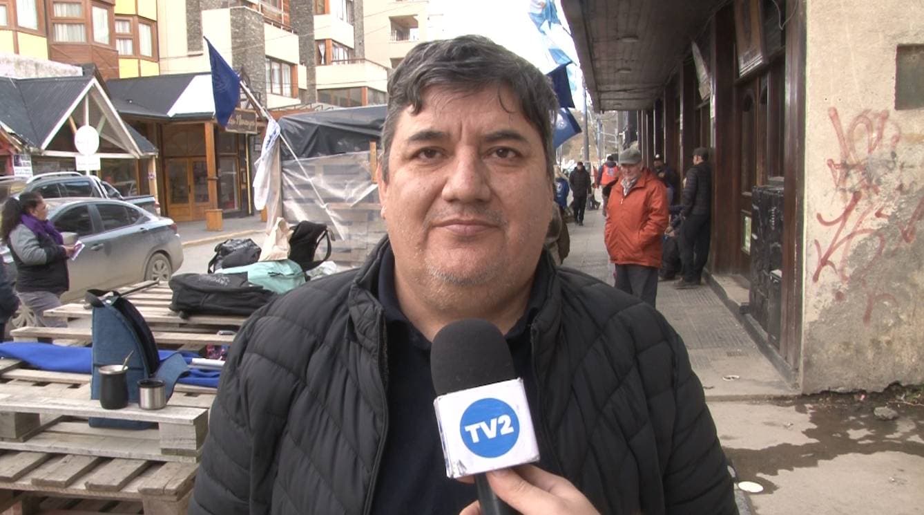 ACAMPE FRENTE A LA LEGISLATURA
