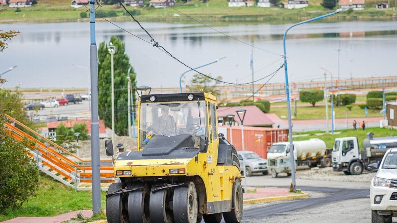 TRABAJOS DE BACHEO POR LA DPOSS