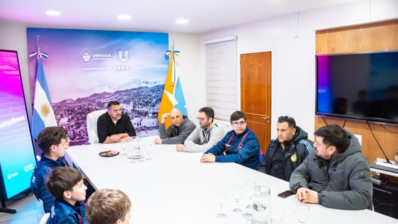 EL MUNICIPIO SE REUNIÓ CON LOS CUERVOS DEL FIN DEL MUNDO